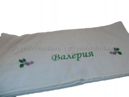 Вышивка имени «Валерия» на полотенце
