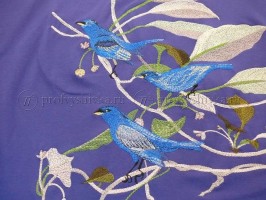 Машинная вышивка птиц на ткани