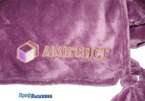 Вышивка логотипа на пледах для строителей