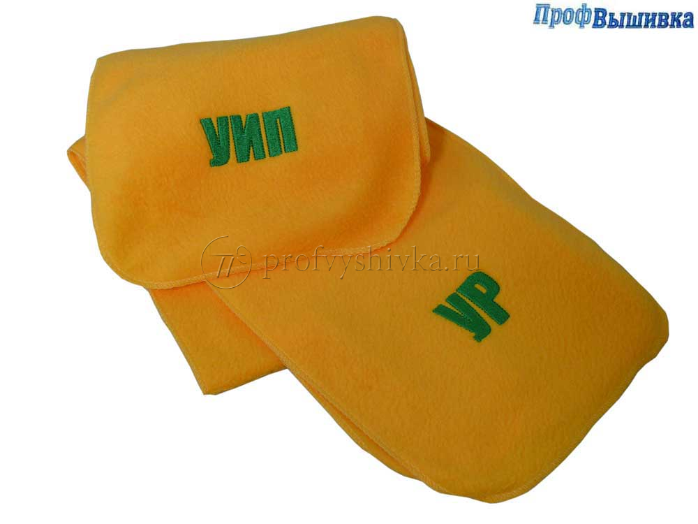 Желтый шарф с зелёным логотипом
