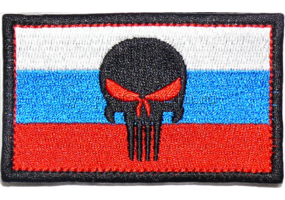 Нашивка на липучке с черепом на фоне флага РОССИИ. Шеврон тактический